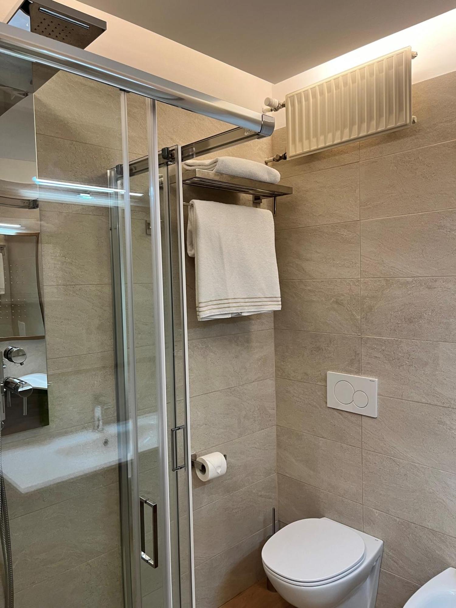 Hotel Pineta Busto Arsizio Exterior photo